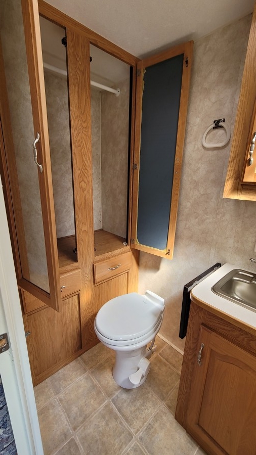 2004 Keystone RV Sprinter 259rbs 10
