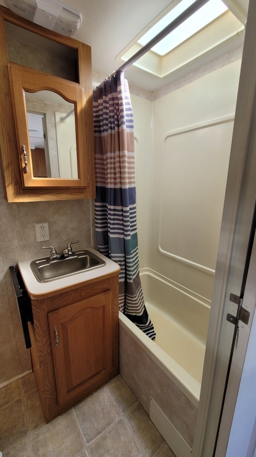 2004 Keystone RV Sprinter 259rbs 9