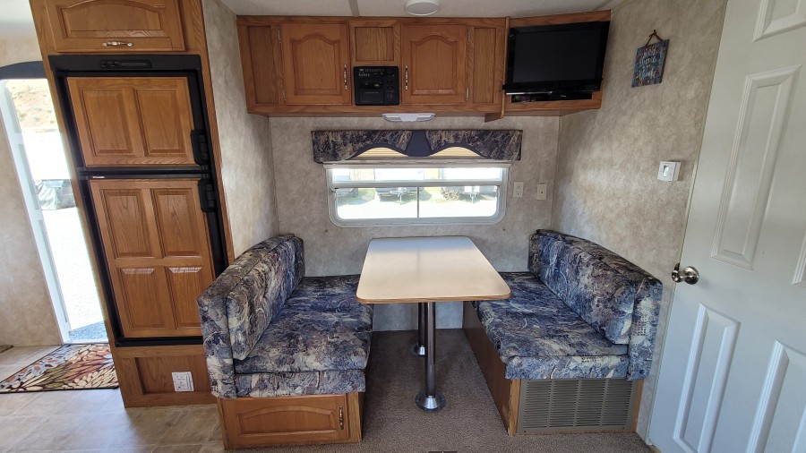 2004 Keystone RV Sprinter 259rbs 8