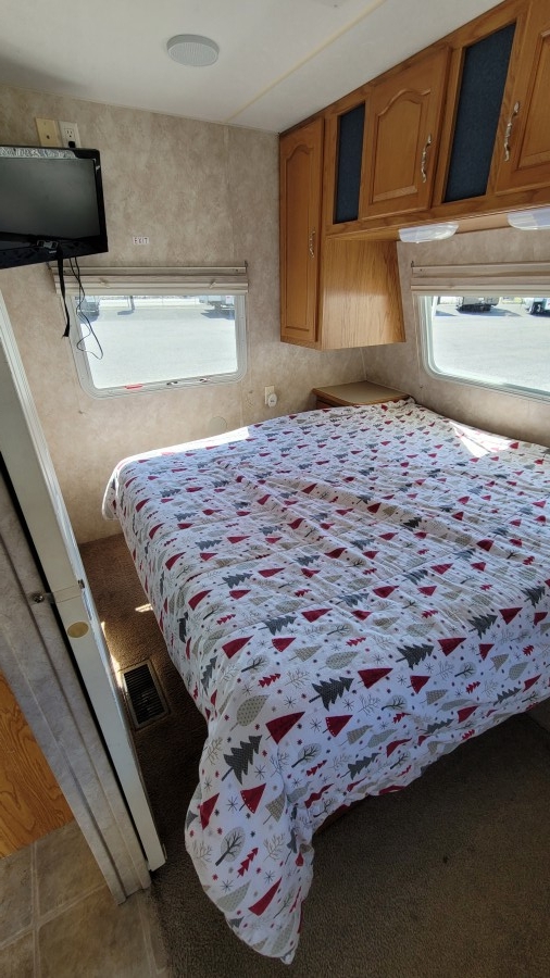 2004 Keystone RV Sprinter 259rbs 13