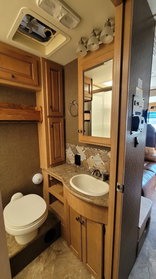 2015 Thor Motor Coach Windsport 27K 16